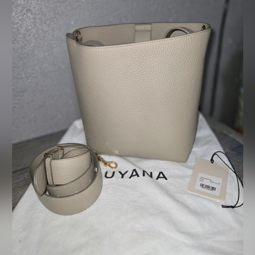 Cuyana Línea Bucket - Picture 2 of 12